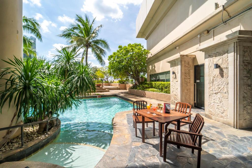 Swimming pool