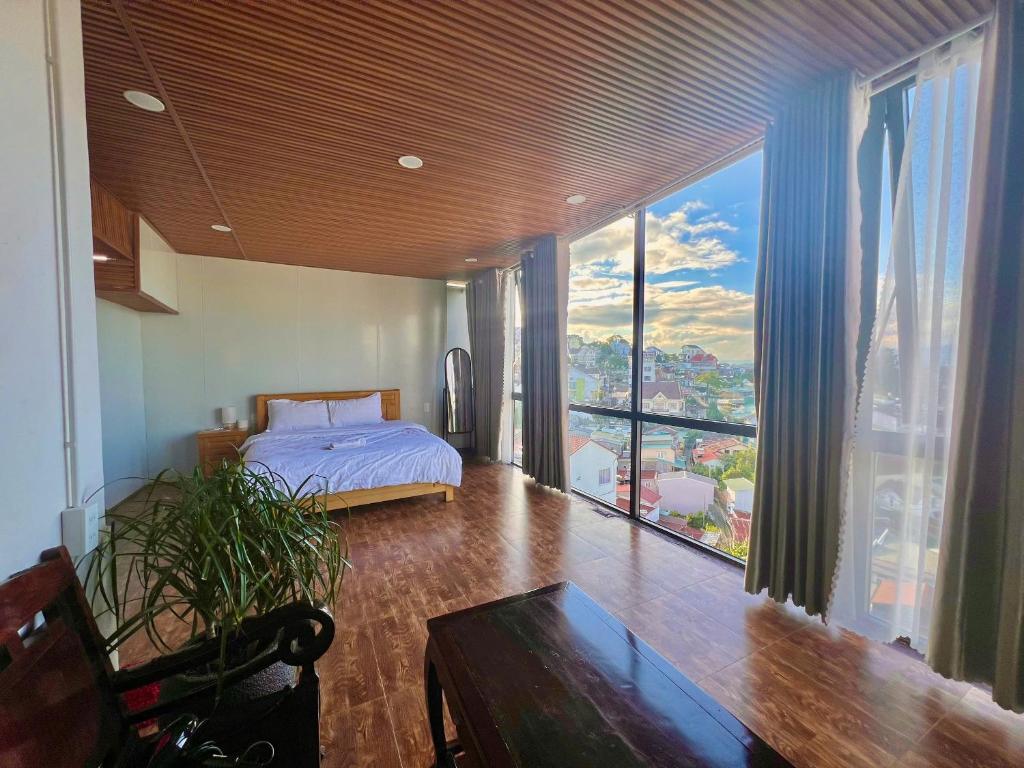 Cẩm Hoàng Vy, Dalat