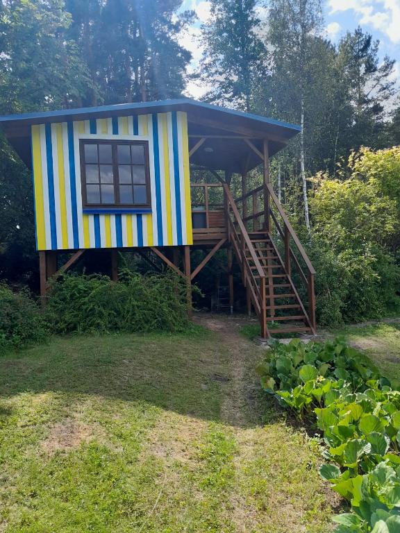 Tree House Fluffy Horns - Namiņš Kokos Pūkainie Ragi, Plieņciems