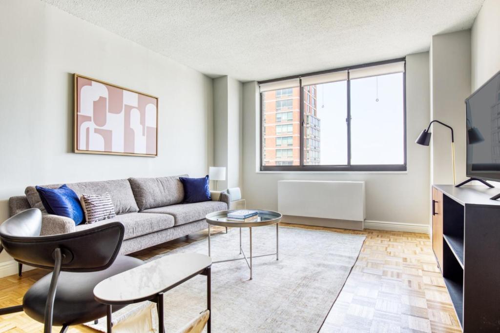 UES 1BR w Gym Pool Doorman Elevator nr park NYC-622, New York