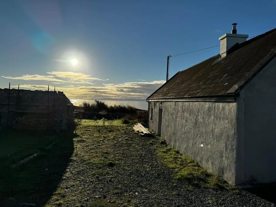 Traditional cottage, Carraroe, Connemara Galway, hotel v destinaci Keeraunbeg
