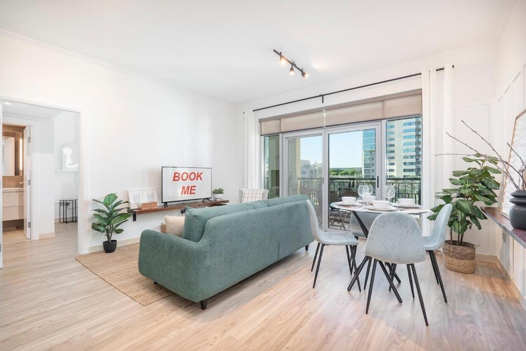 Warm 2-Bedrooms with modern kitchen interior in The Greens!, Dubaï