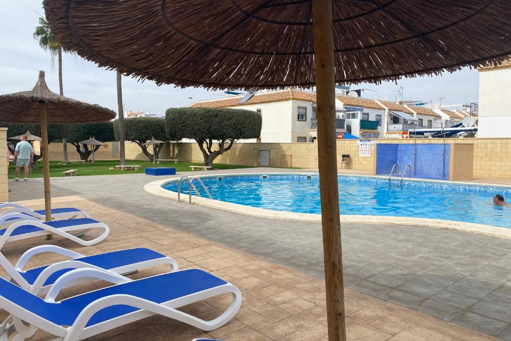 Appartment with equipped solarium barbecue and swimming pool, Torrevieja