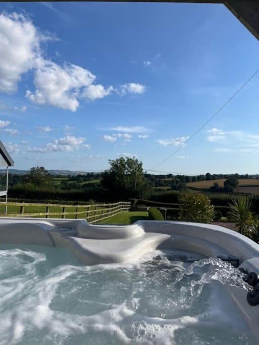 Tranquil 4-bed Spectacular Views, Much Birch