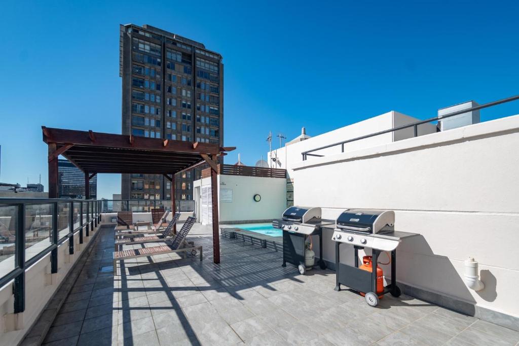 One Bedroom Apartment in Adderley Street, Кейптаун