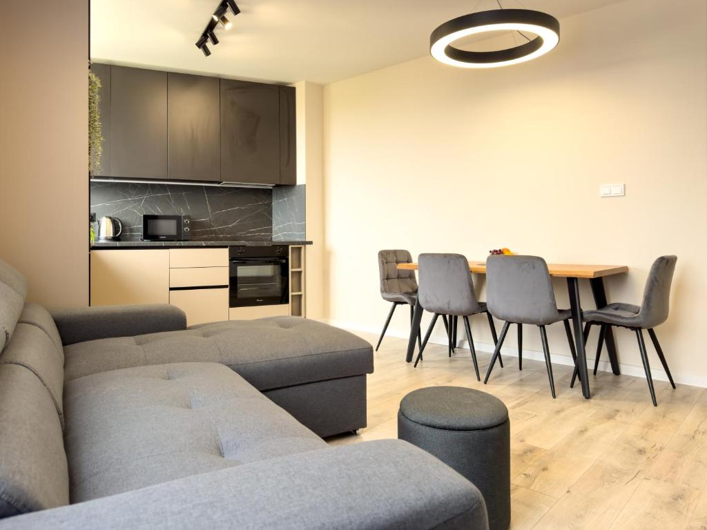 2BR Business Suite with FREE GYM, by Holiwork Stays, Plovdiv