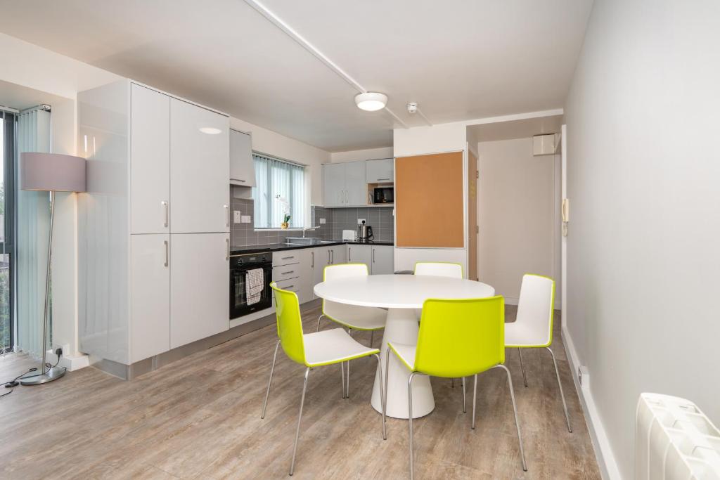 University Hall Apartments - UCC Summer Beds 전경
