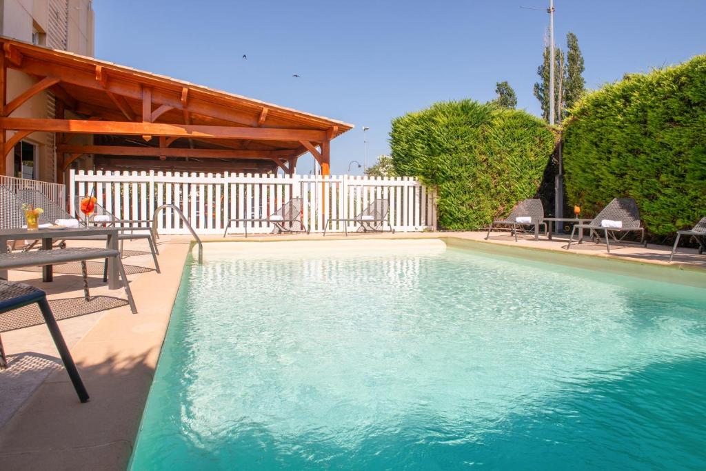 スイミングプール