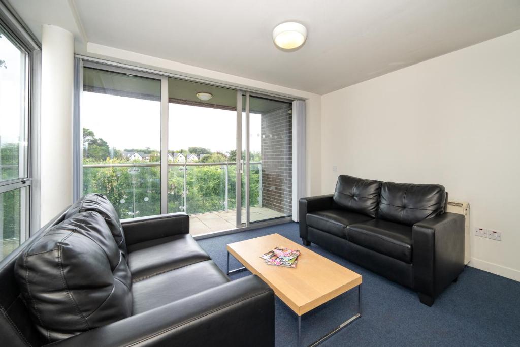 Shared lounge/TV area