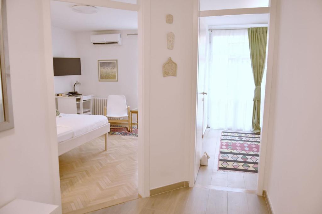 Charming Studio in City Center-Excellent Location - 5
