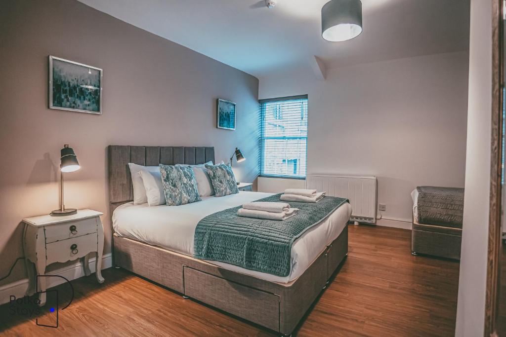Chester Rows at Bridge Street, City Centre - Luxury Apartments by PolkaStays, Chester