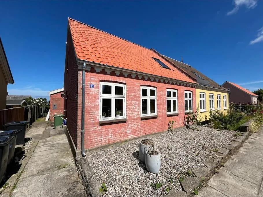 Hyggeligt byhus i Marstal, hotel in Marstal