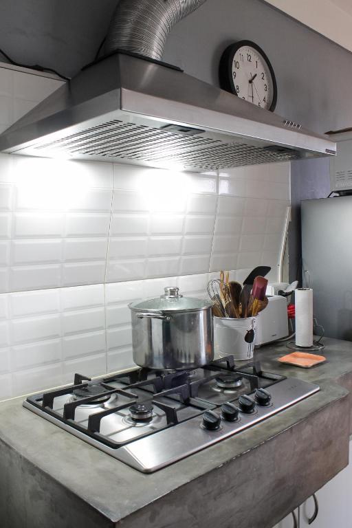 Amplio y Luminoso departamento con cochera - 3