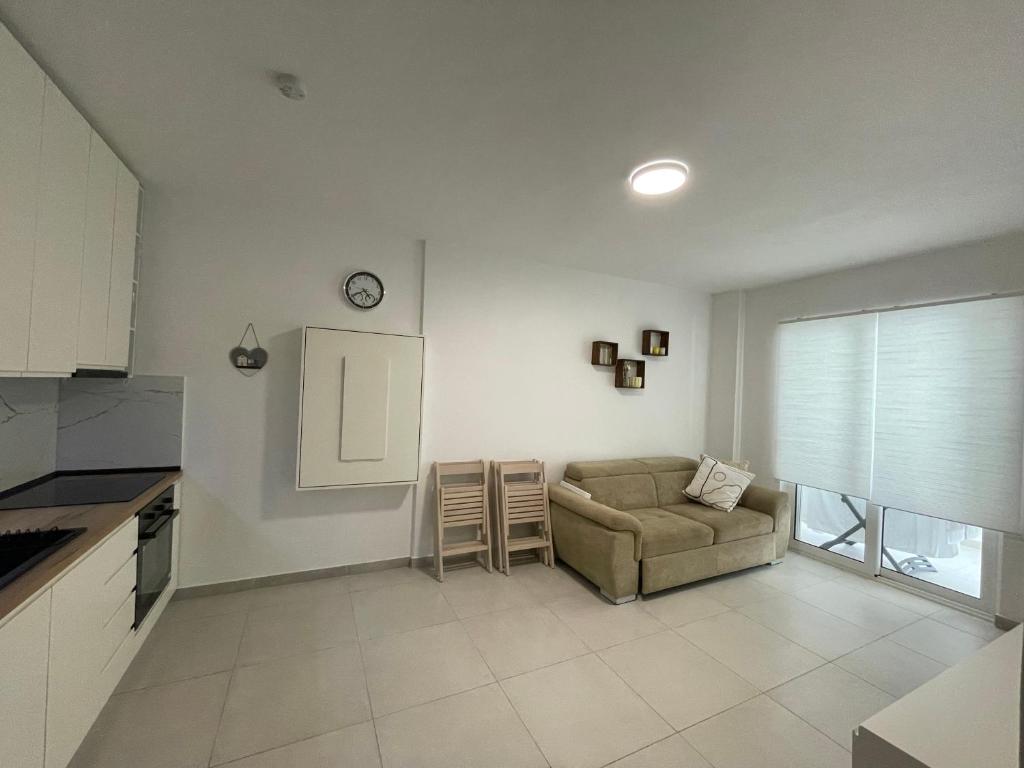 Sunshine Apt Qerret-Golem Beach-Self-Check-in, Golem