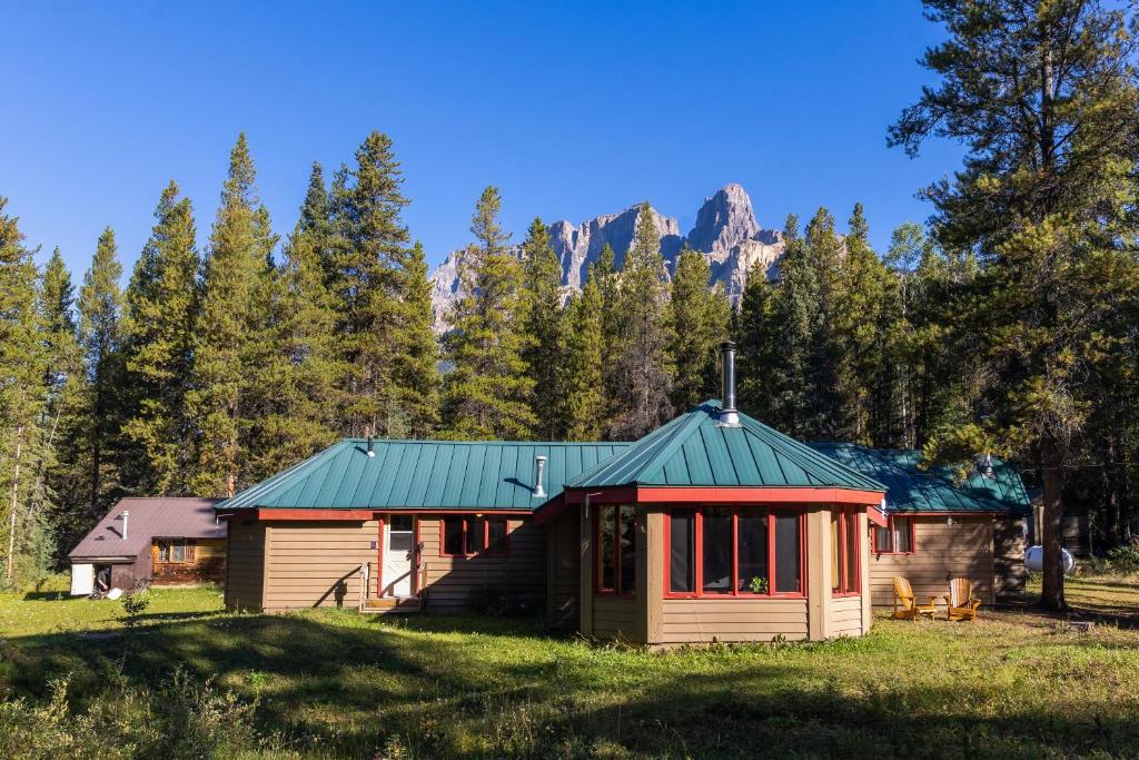 HI Castle Mountain - Hostel 전경