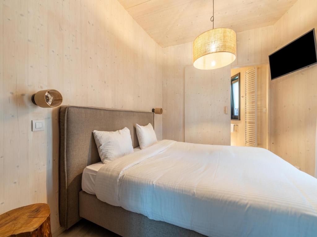 Cosy Forest Hideaway for Two, Antoing