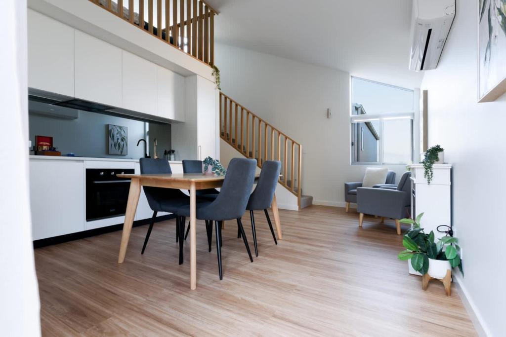 Cosy Riverside Escape with River Views, Inveresk