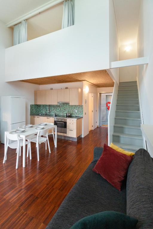 White and Brown Exclusive Loft With Terrace - Free Parking - M2 station, Milán
