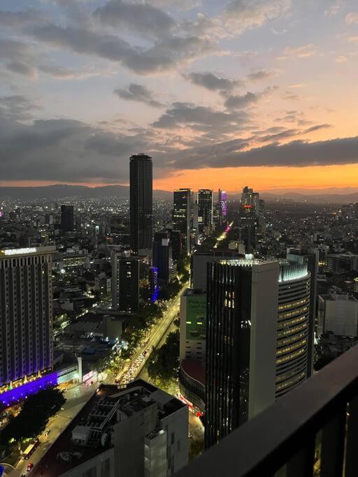 KingSize Suite in Reforma Jacuzzi & Awesome Mexico City View - 3