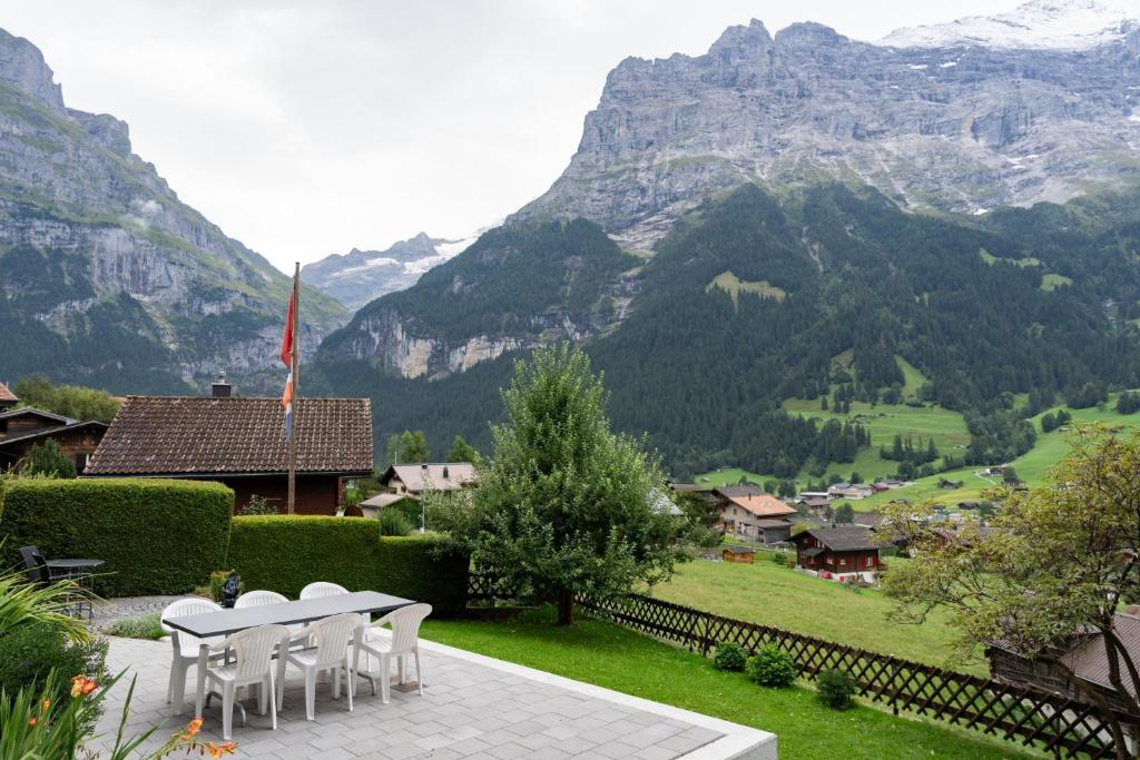 Cosy Swiss Apartment - 4