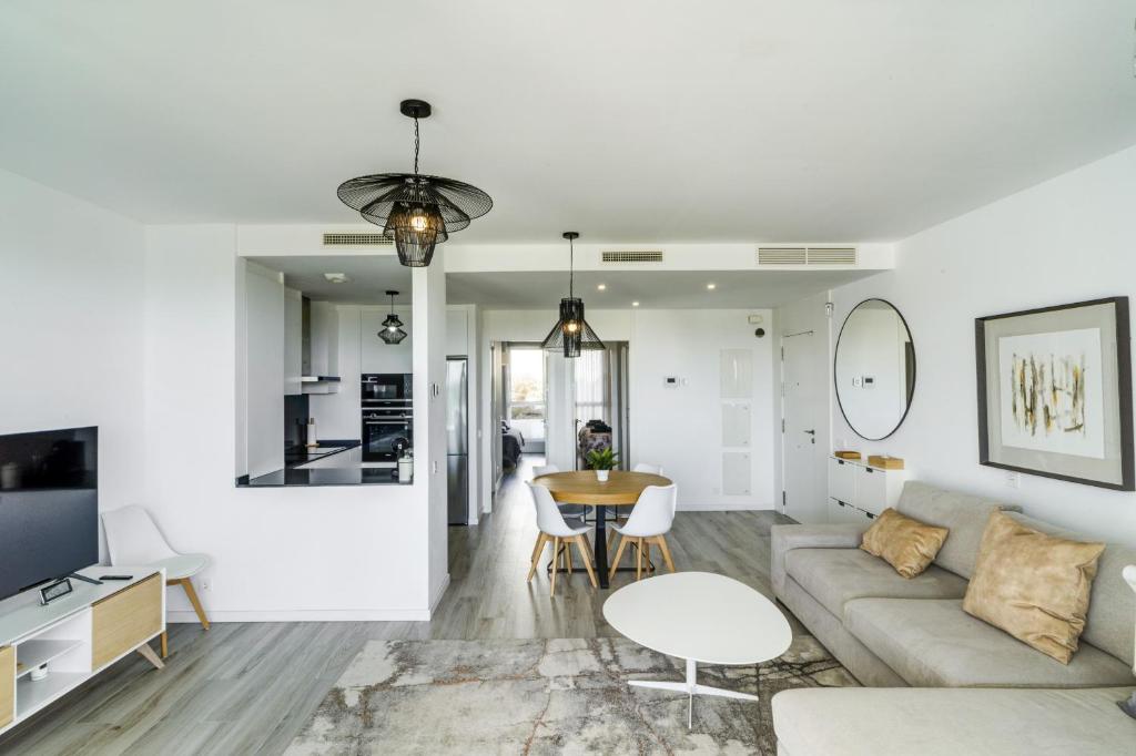 Oceana Views - 2 Bedroom Apartment by Finest Rentals - 4