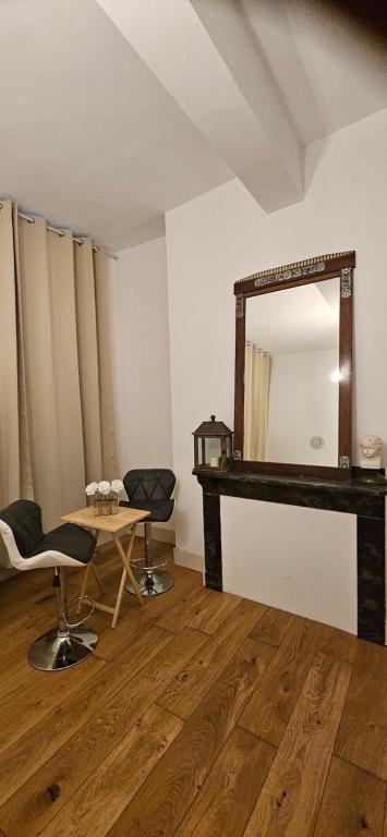 Chez Augustin, chambre confortable en plein coeur de ville - 5