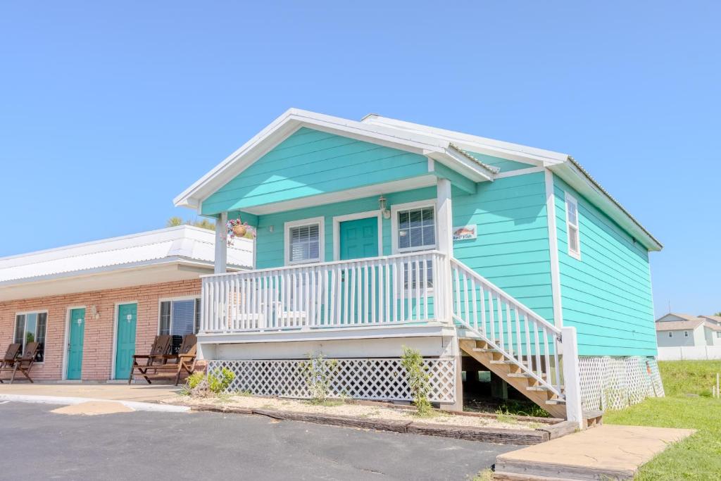 Exterior view, Shark Reef Resort Motel & Cottages in Port Aransas (TX)