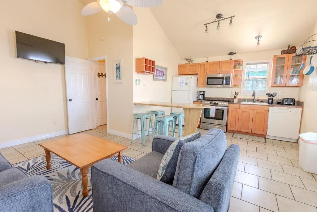 Kitchen, Shark Reef Resort Motel & Cottages in Port Aransas (TX)