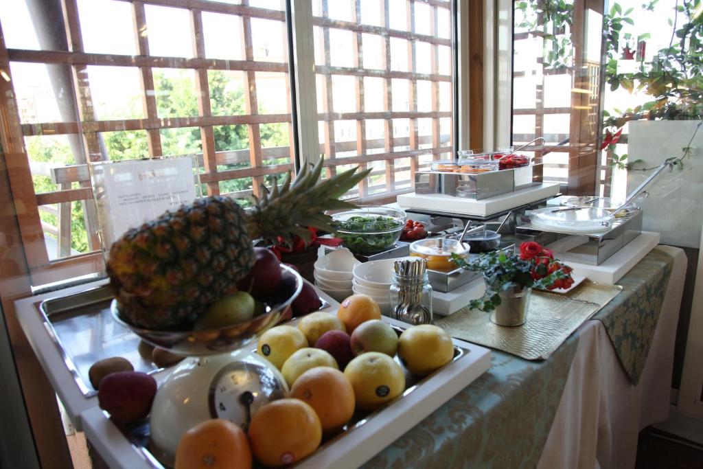 Hotel Dining