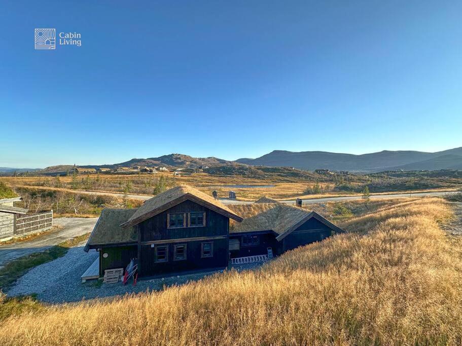 Modern cabin at Høgevarde panoramic view, fireplace and EV station, Granheim