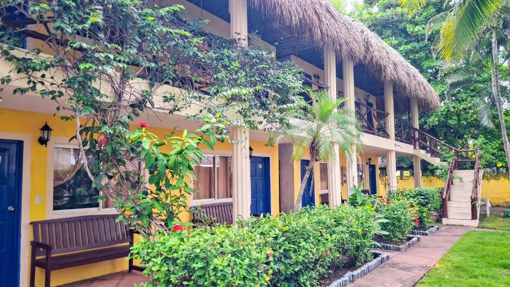 Exterior view, Hotel Cafe del Sol in Guatemala City