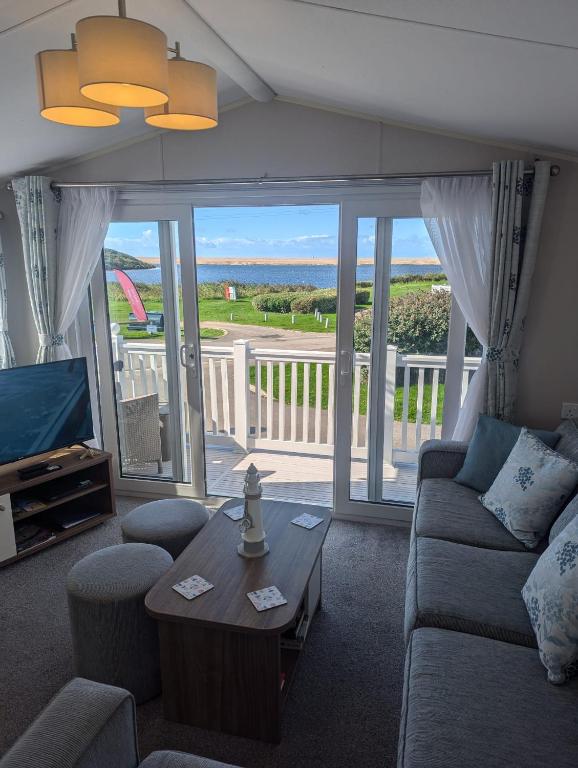 STYLISH HOLIDAY HOME WITH UNINTERRUPTED VIEWS OF THE FLEET LAGOON ON Haven LITTLESEA HOLIDAY PARK, Wyke Regis