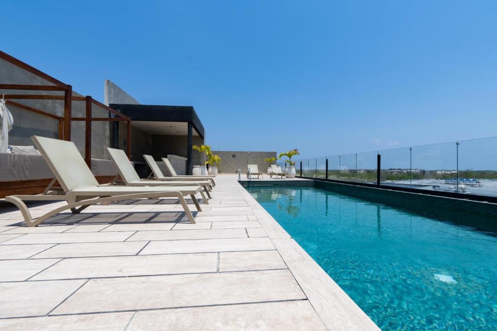 Luxury Studio with Rooftop Pool, Gym, Padel Court, Art Installations & Shopping - 3