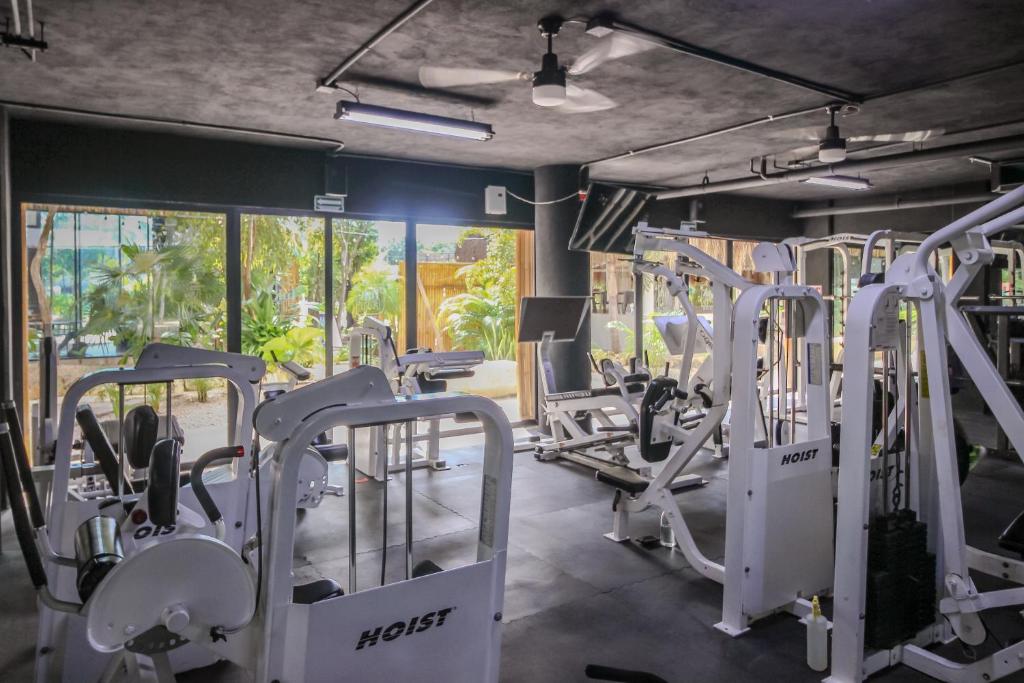 Luxury Studio with Rooftop Pool, Gym, Padel Court, Art Installations & Shopping - 4