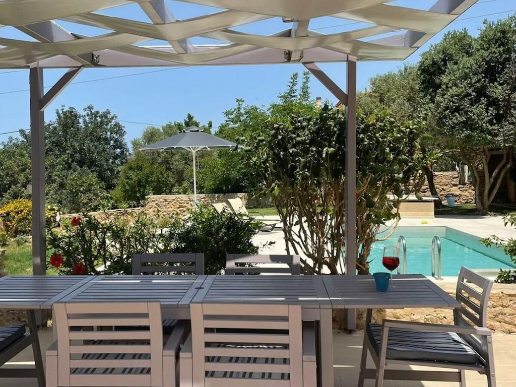 Jasmin & Olives Comfortable Holiday Residence, Perama