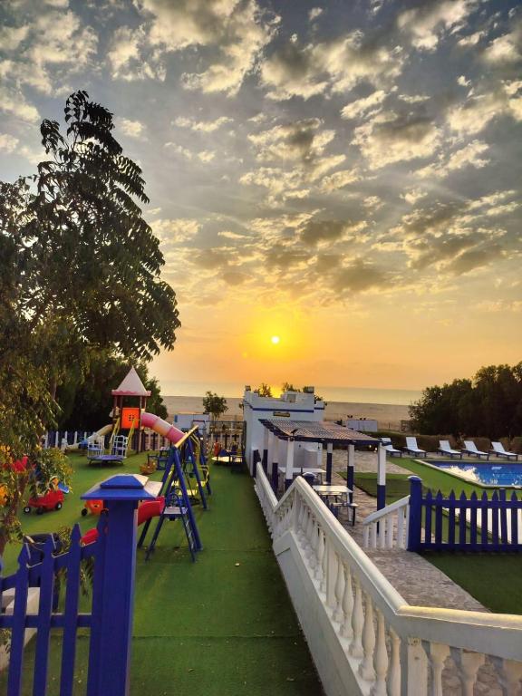 Al-Ashkhara Beach Resort منتجع شاطئ الأشخرة