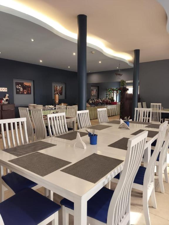 Al-Ashkhara Beach Resort منتجع شاطئ الأشخرة