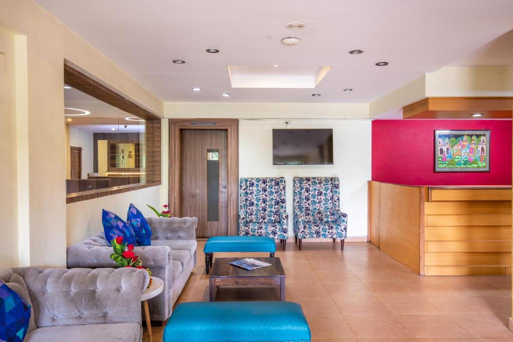 Lobby, Vinayaga Inn by Poppys Ooty in Ooty