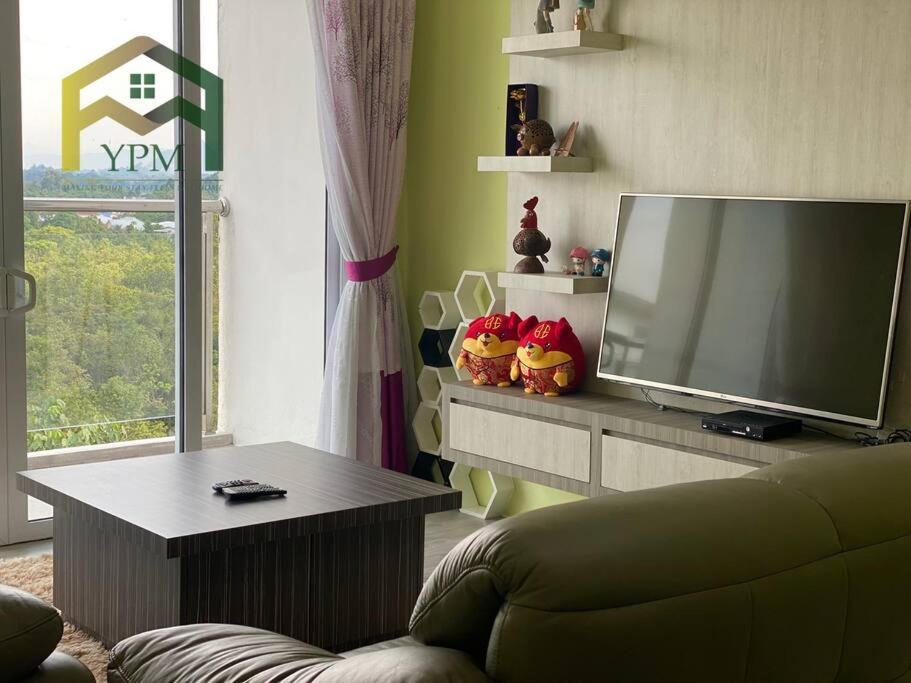 P'Residence 3R2B, Batu Kawa, 7pax YPM383, Kuching