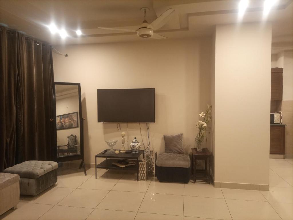 Apartment 213, Rávalpindí