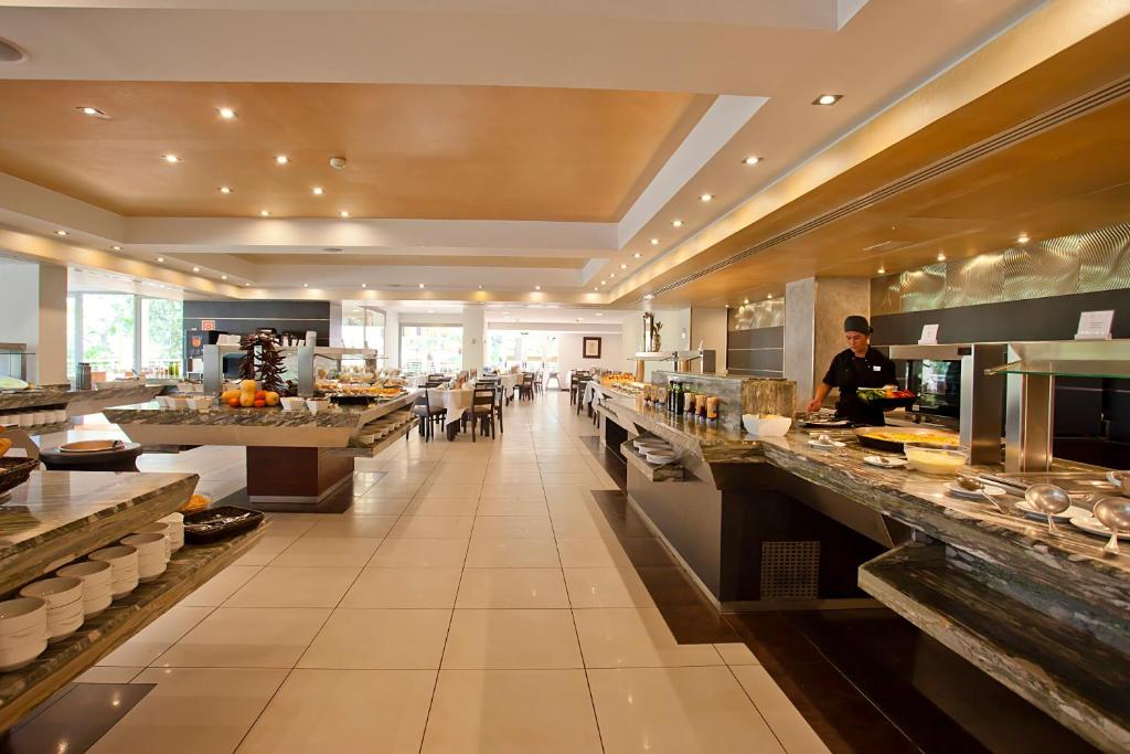 FERGUS Bermudas — Restaurant & bars in Palma Nova, Balearic Islands