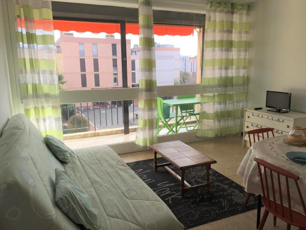 Grand studio avec terrasse proche du port de Saint Cyprien -3RM168 - 3