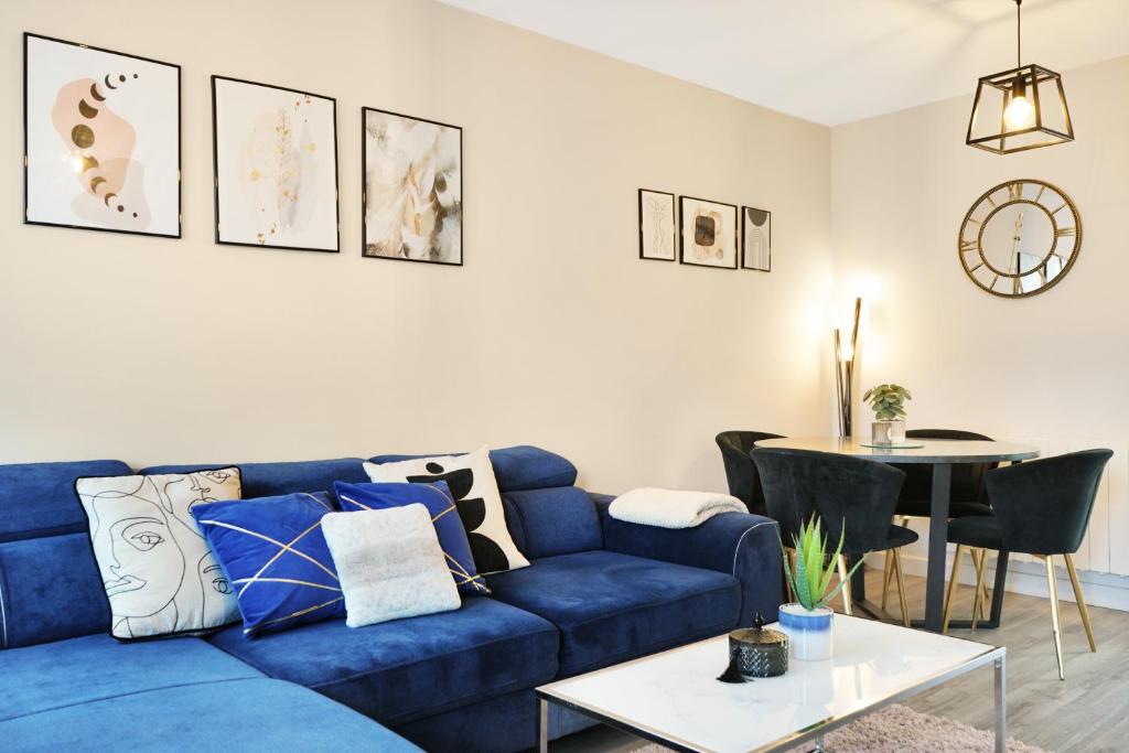 Stylish 2BR Aylesbury Home, Sleeps 4, Parking, Work, Leisure, Friendly, Buckinghamshire