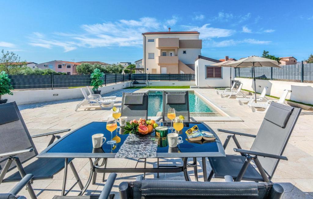 Cozy Apartment In Vir, Vir