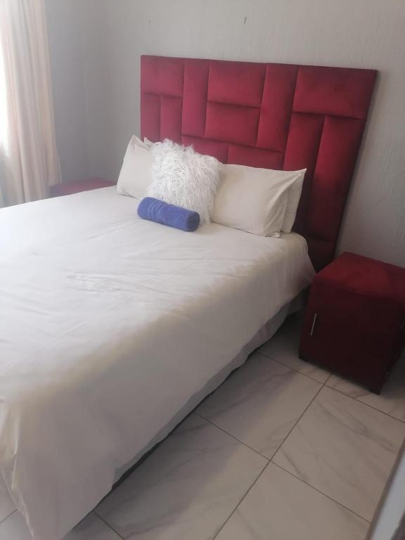 mokede Iin, Pretoria