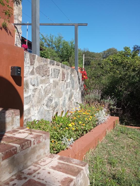 Casa con pileta y quincho en sierras chicas - 2