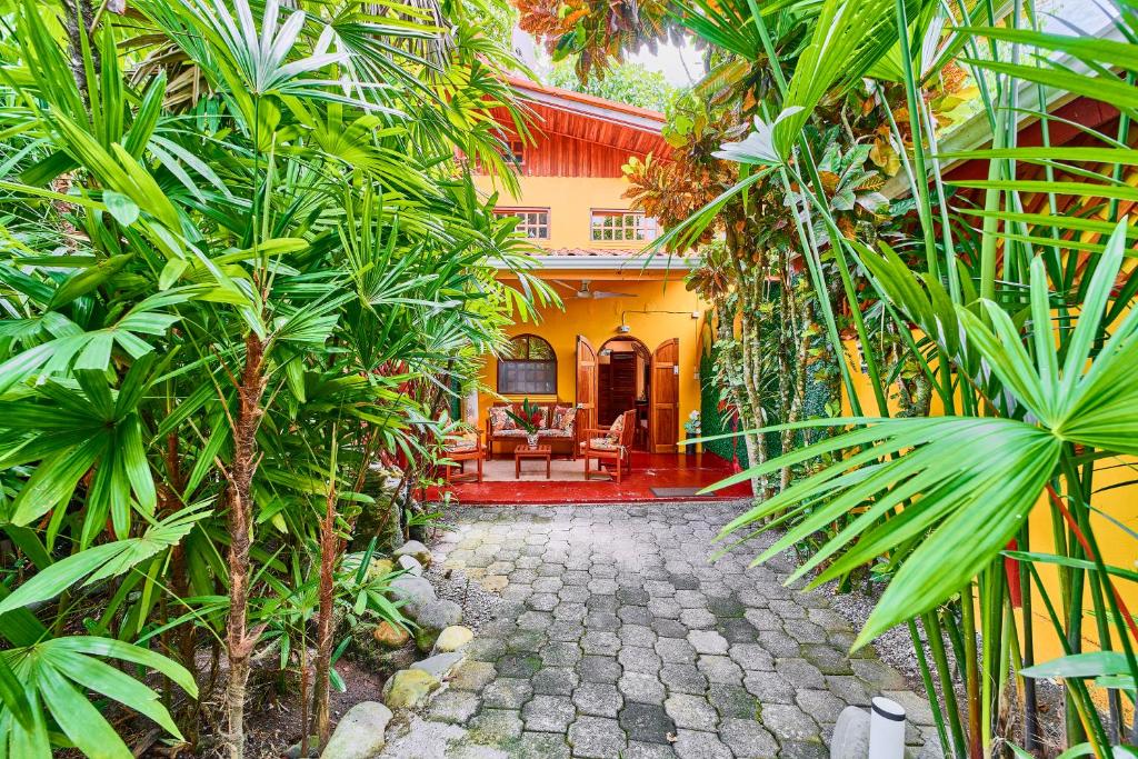 Garden, Hotel El Encanto in Cahuita
