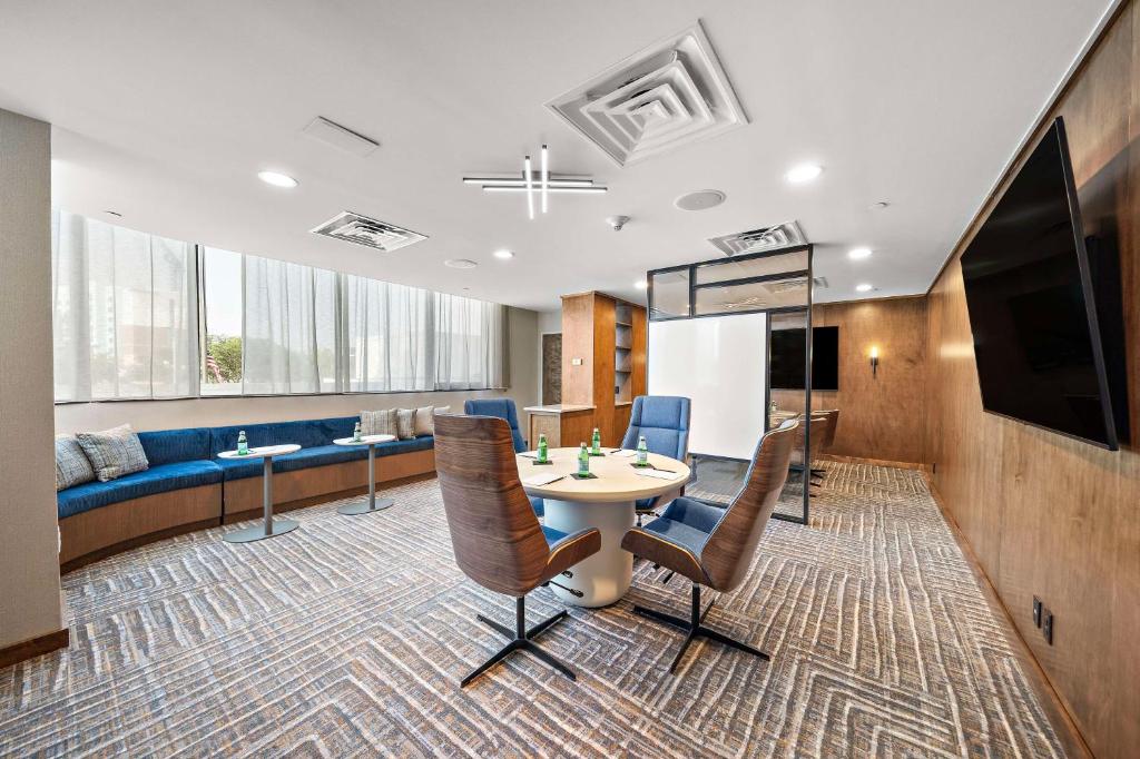 Hilton College Station 호텔 이미지 2