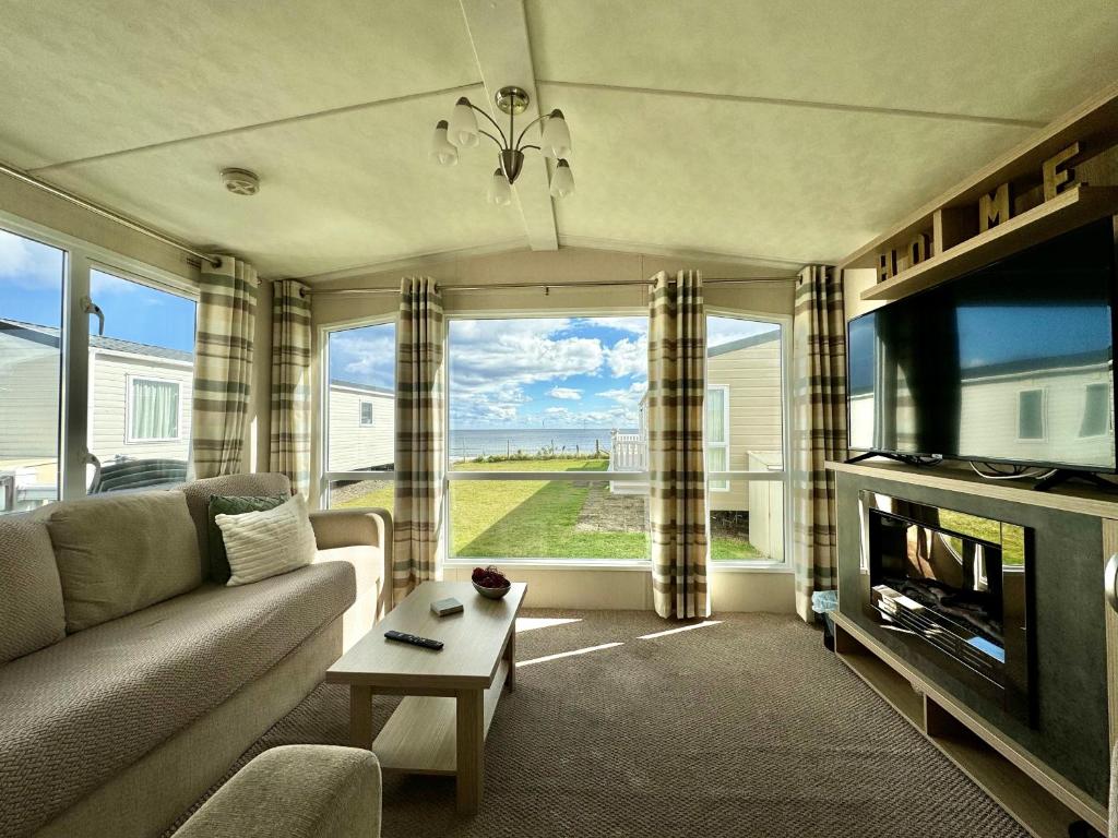New Sea View Platinum Caravan with Huge Decking, Newcastle upon Tyne