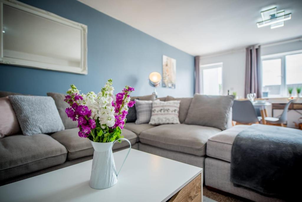 Welcoming Pembrokeshire home, perfect escape for couples, beach 5 mins, doorstep walks, Narberth